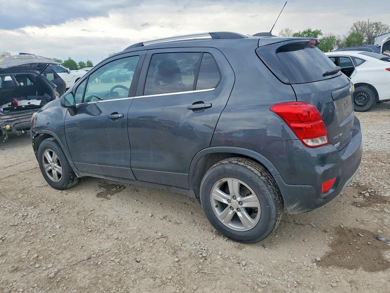 2018 CHEVROLET TRAX 1LT photo 2