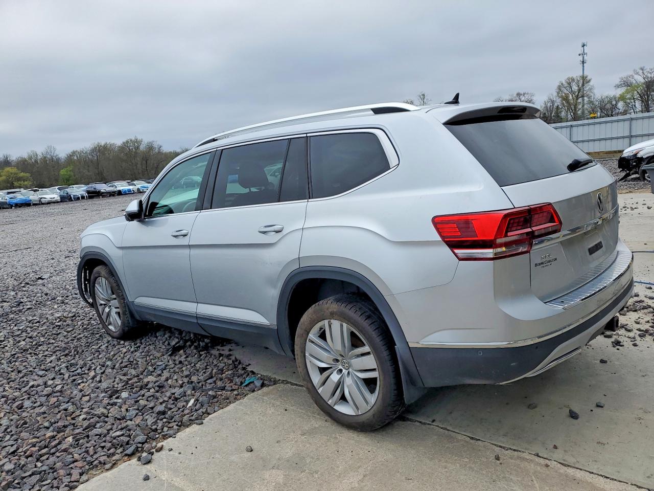 2018 VOLKSWAGEN ATLAS SEL PREMIUM photo 2