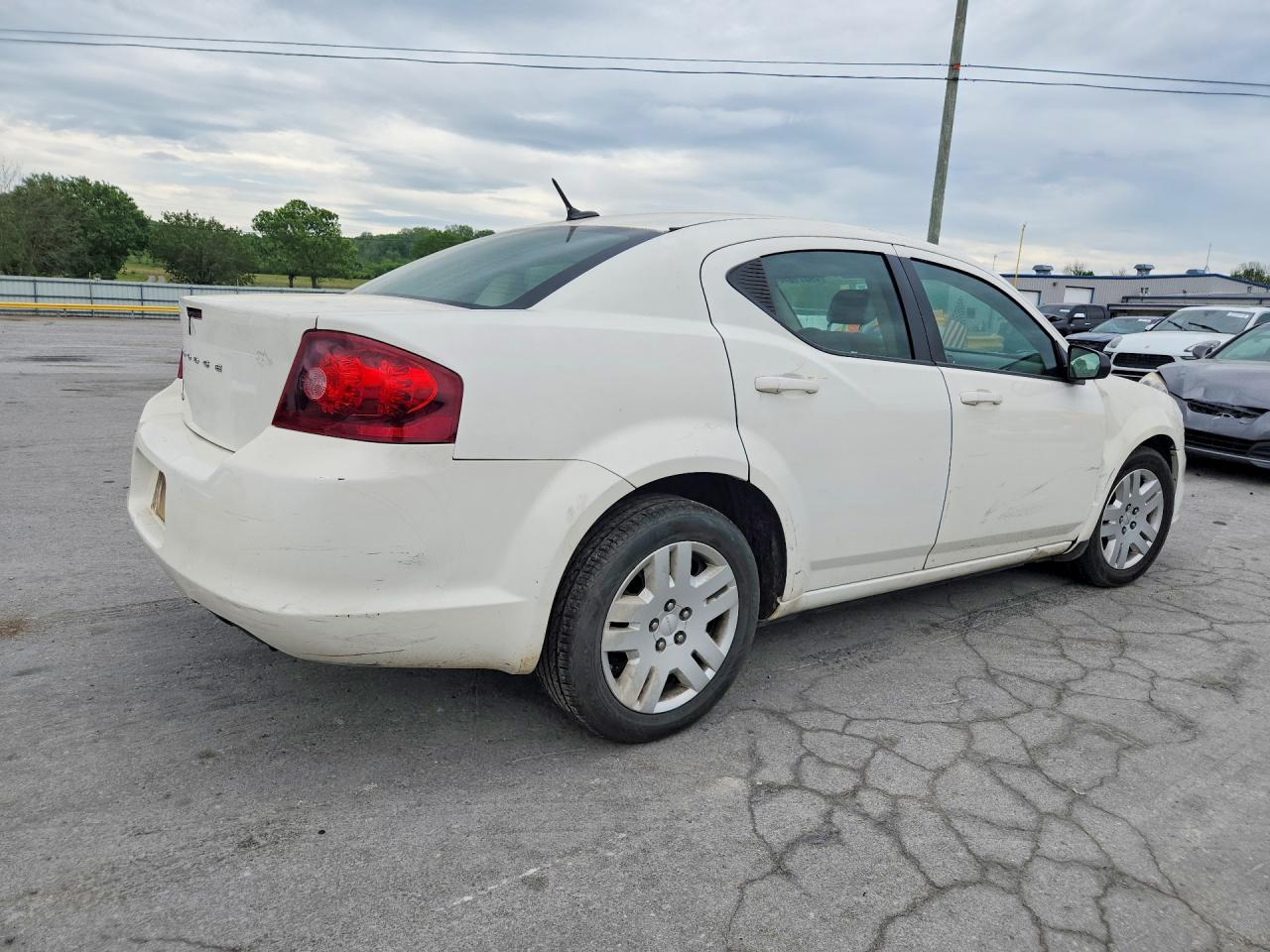 2011 DODGE AVENGER EXPRESS photo 3