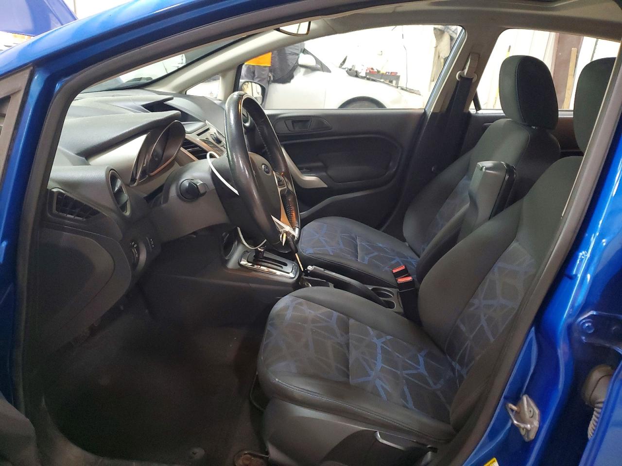 2011 FORD FIESTA SES photo 19