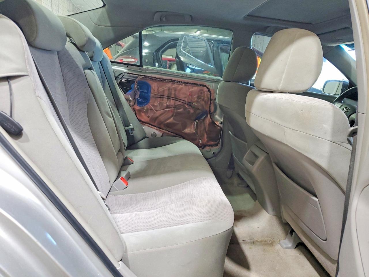 2011 TOYOTA CAMRY LE photo 10