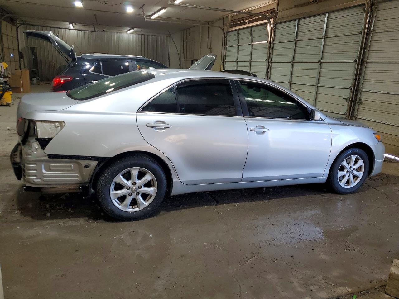 2011 TOYOTA CAMRY LE photo 3
