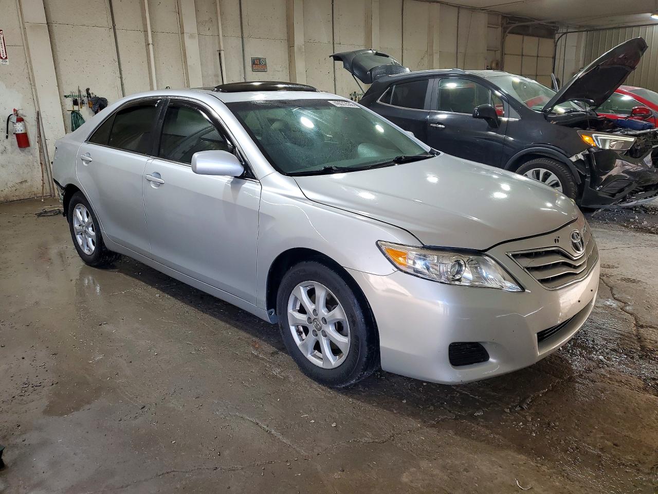2011 TOYOTA CAMRY LE photo 4