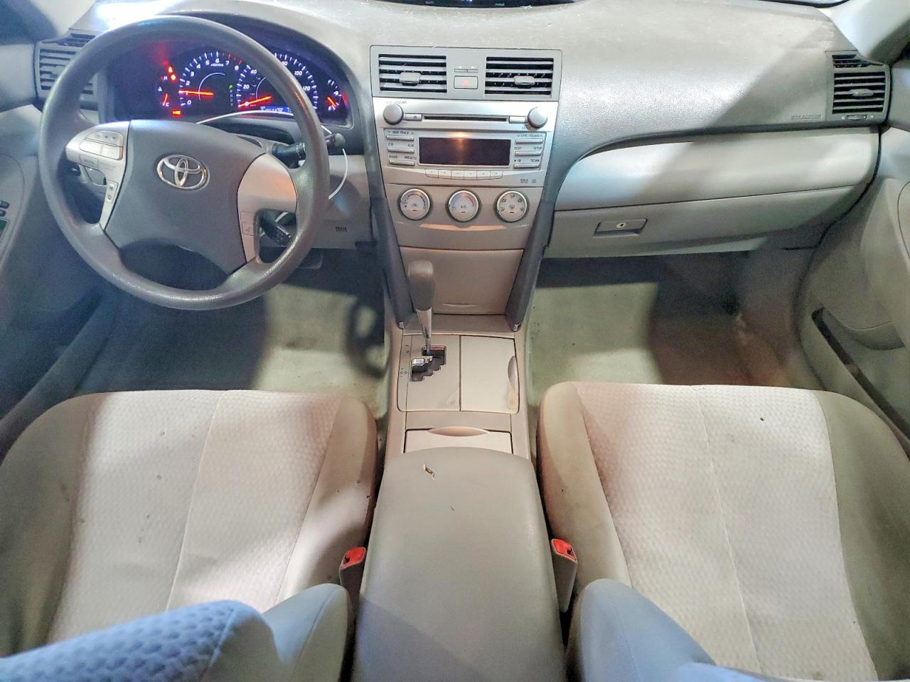 2011 TOYOTA CAMRY LE photo 8