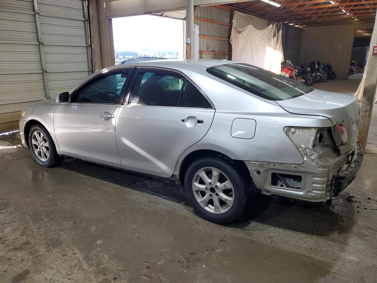 2011 TOYOTA CAMRY LE photo 2