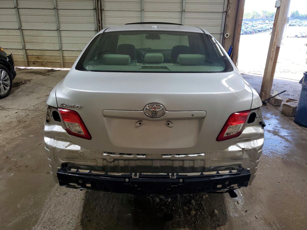 2011 TOYOTA CAMRY LE photo 6