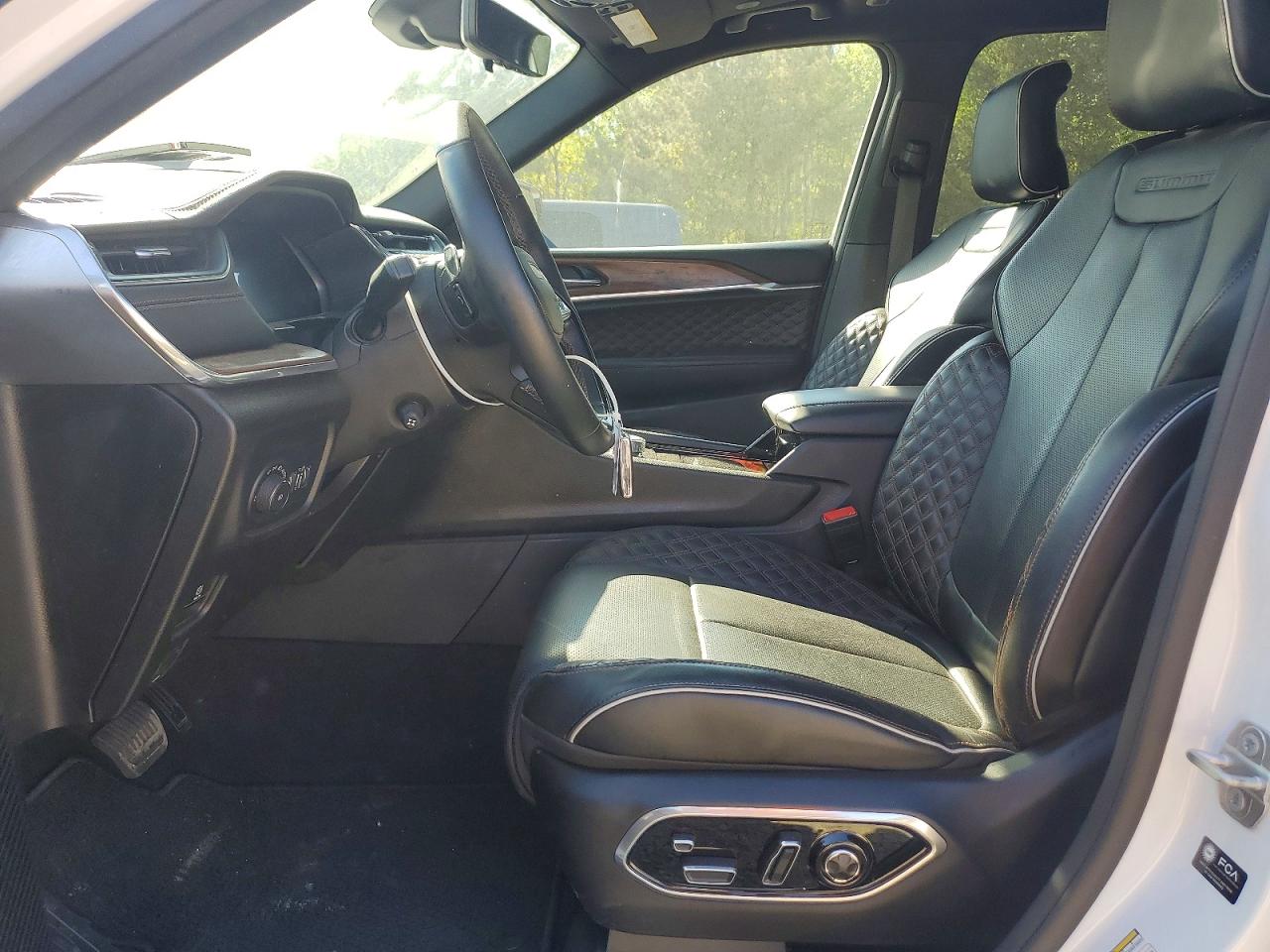 2023 JEEP GRAND CHEROKEE SUMMIT photo 13