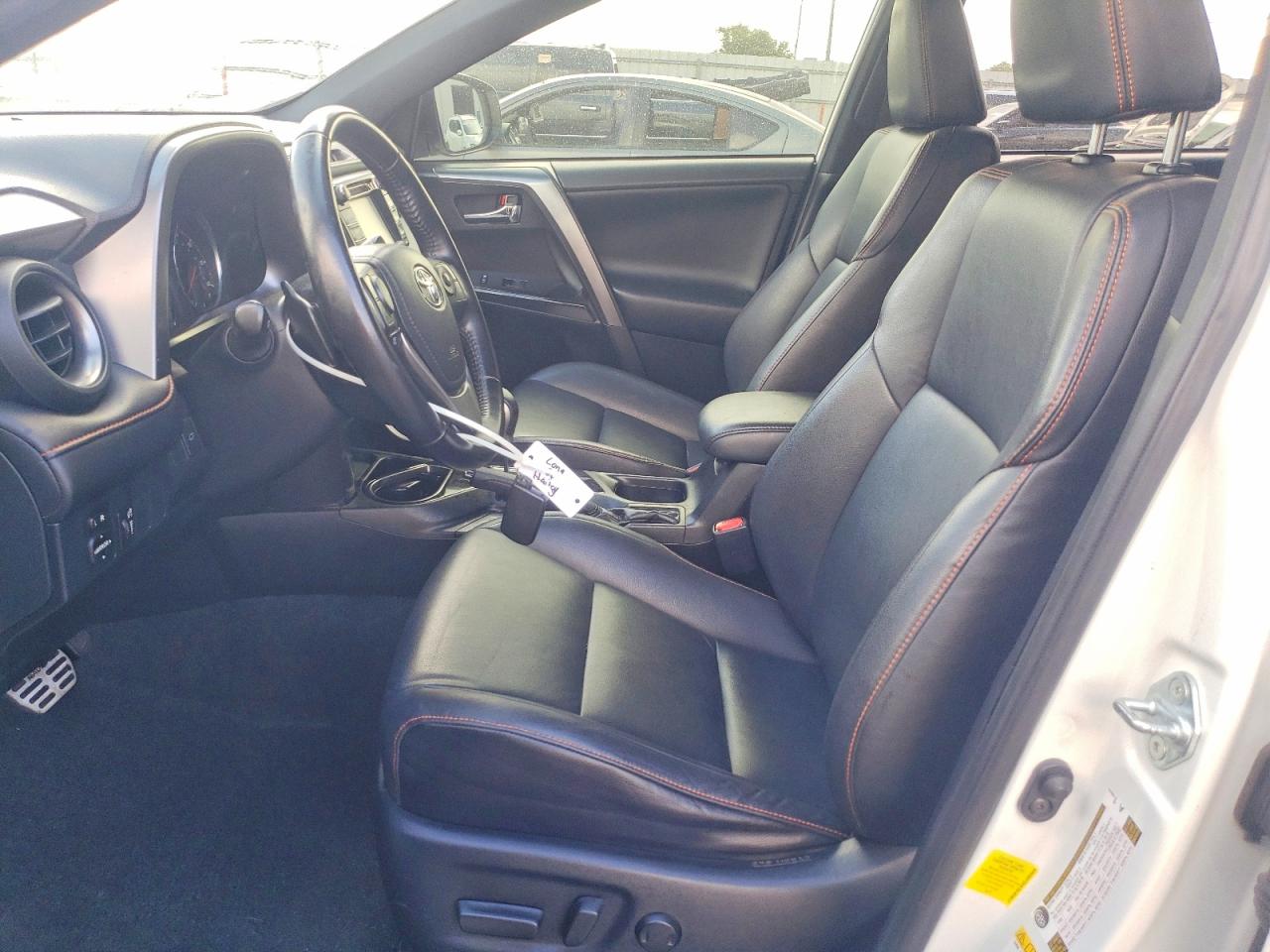 2016 TOYOTA RAV4 SE photo 7