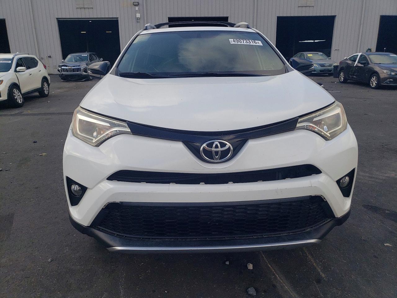 2016 TOYOTA RAV4 SE photo 5