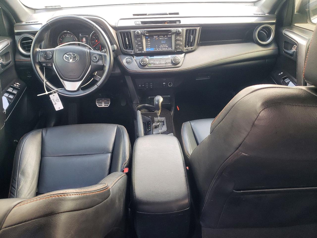 2016 TOYOTA RAV4 SE photo 8