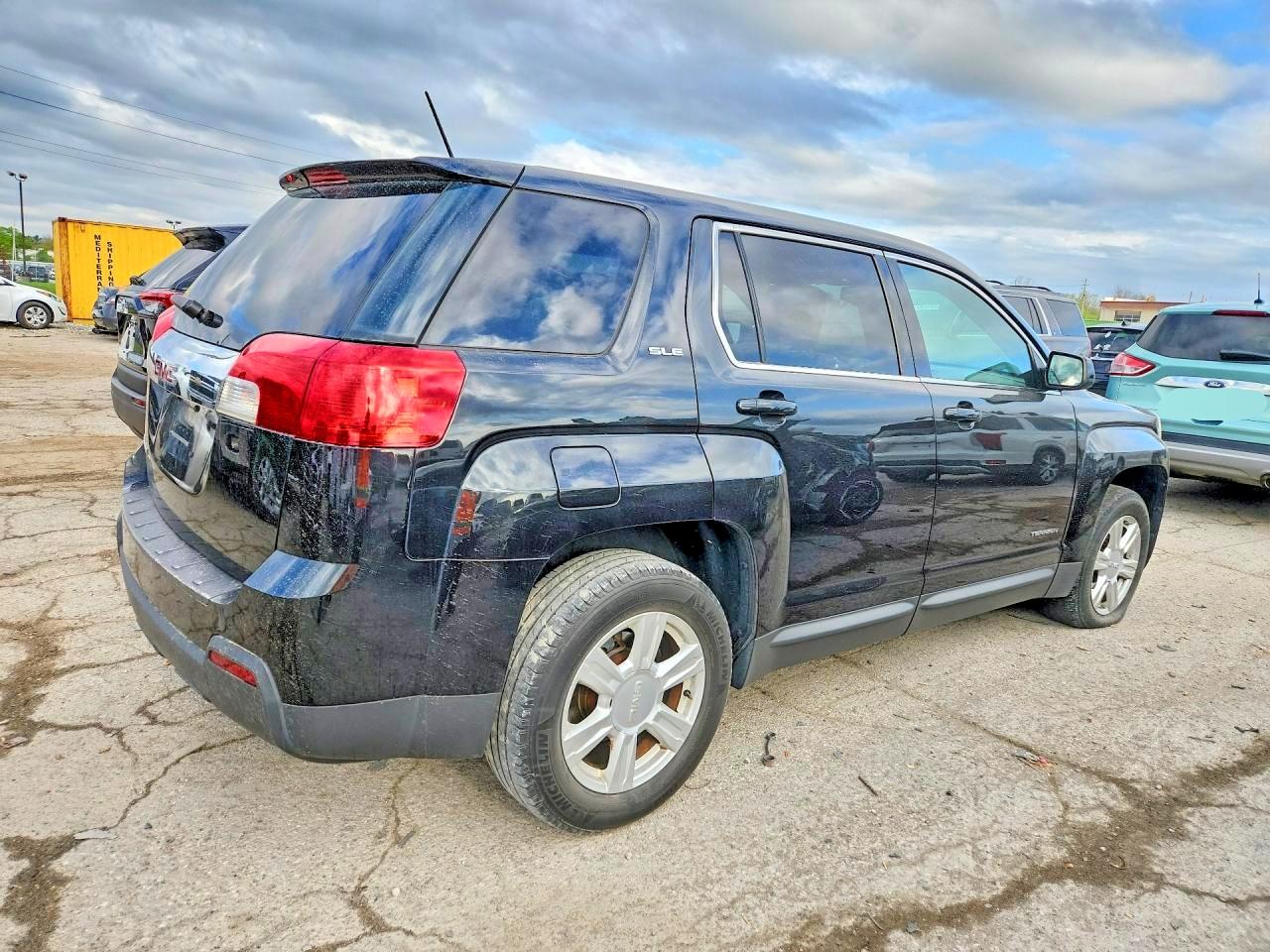 2015 GMC TERRAIN SLE photo 3