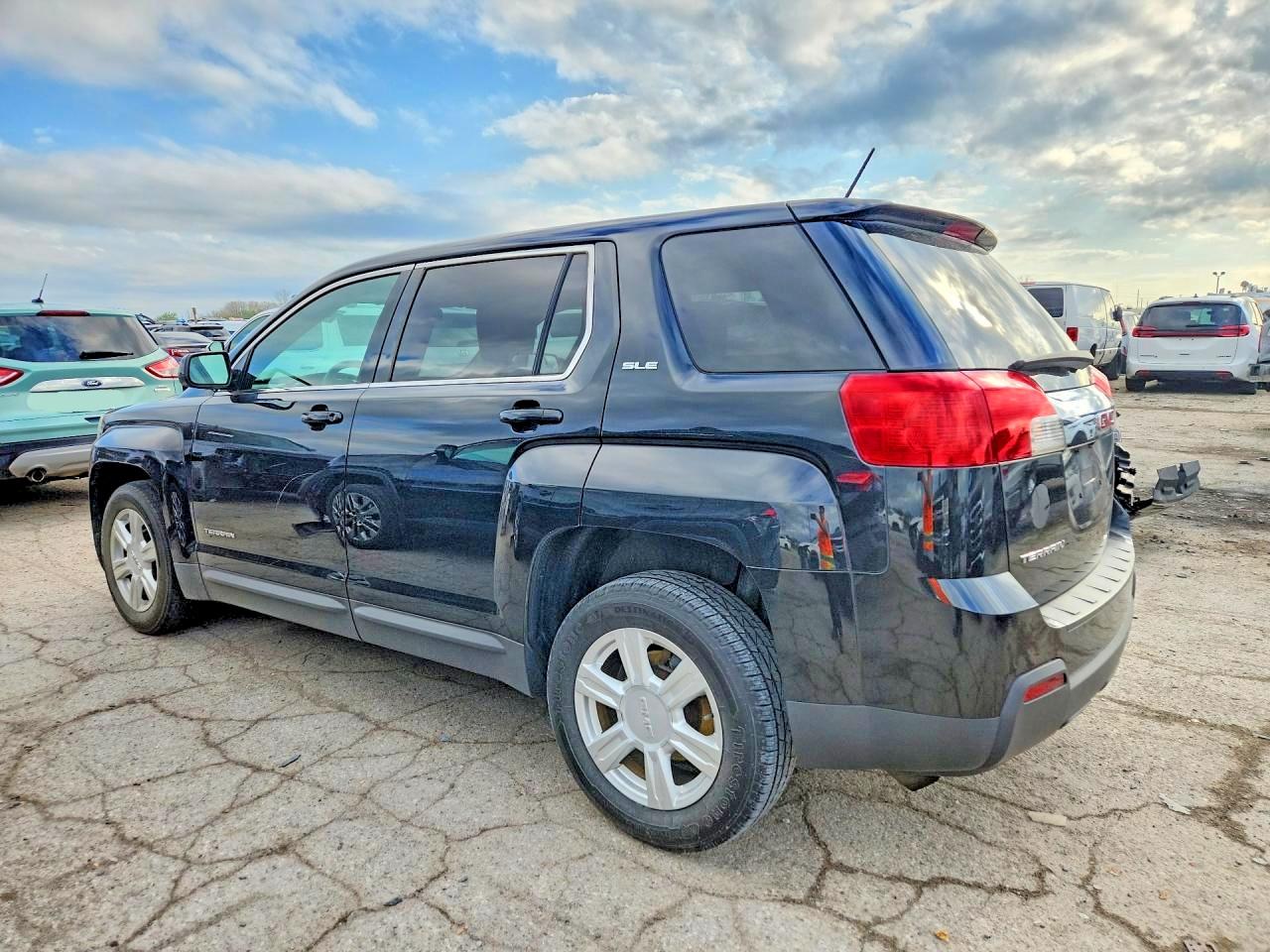 2015 GMC TERRAIN SLE photo 2
