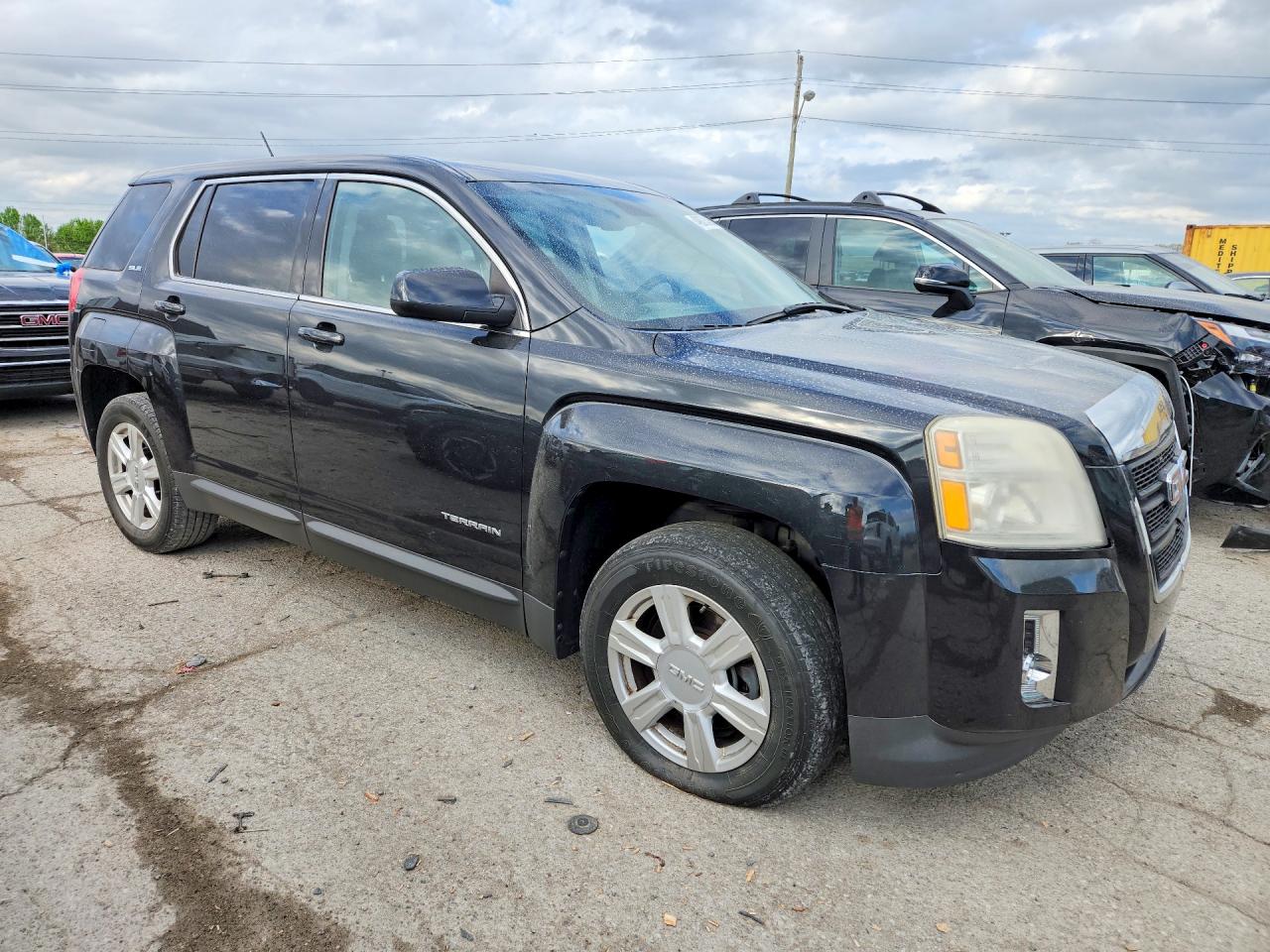 2015 GMC TERRAIN SLE photo 4
