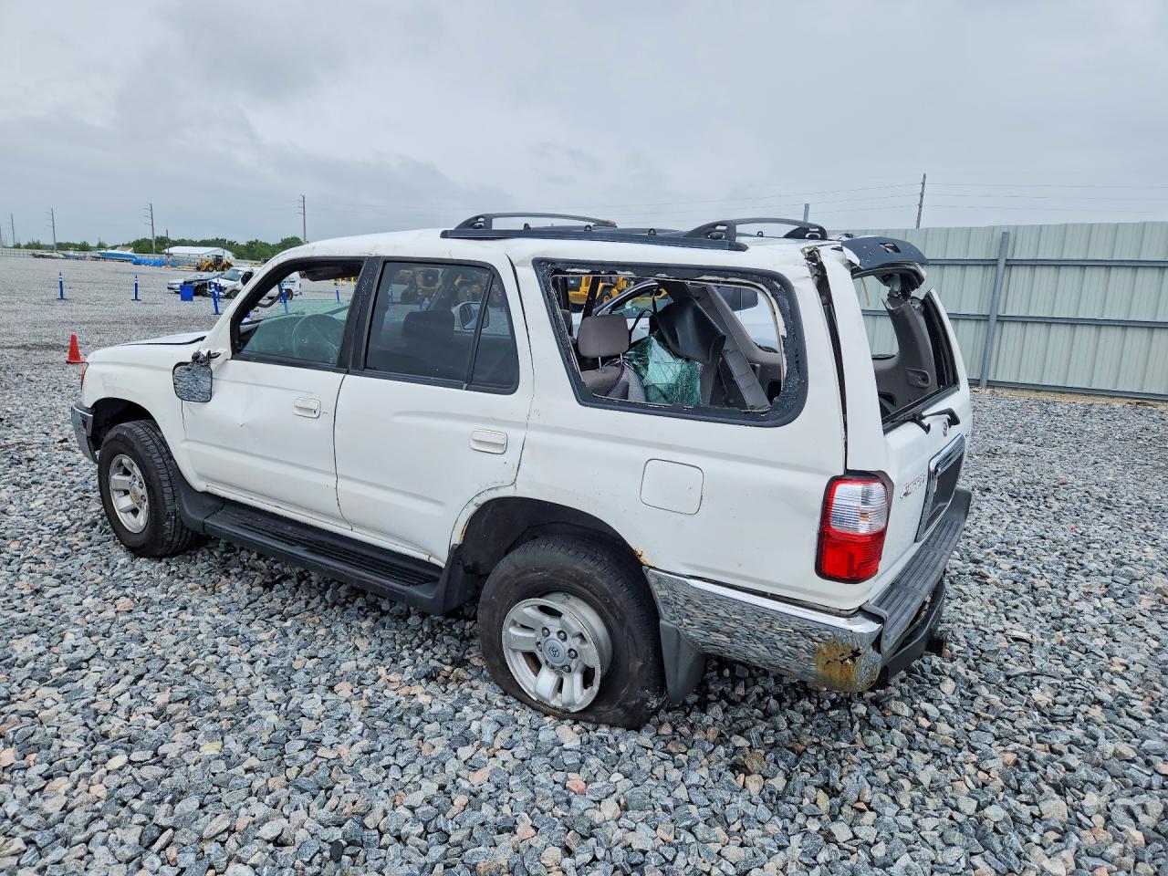 2002 TOYOTA 4RUNNER SR5 photo 3