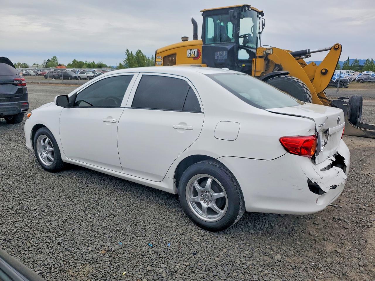 2010 TOYOTA COROLLA LE photo 3
