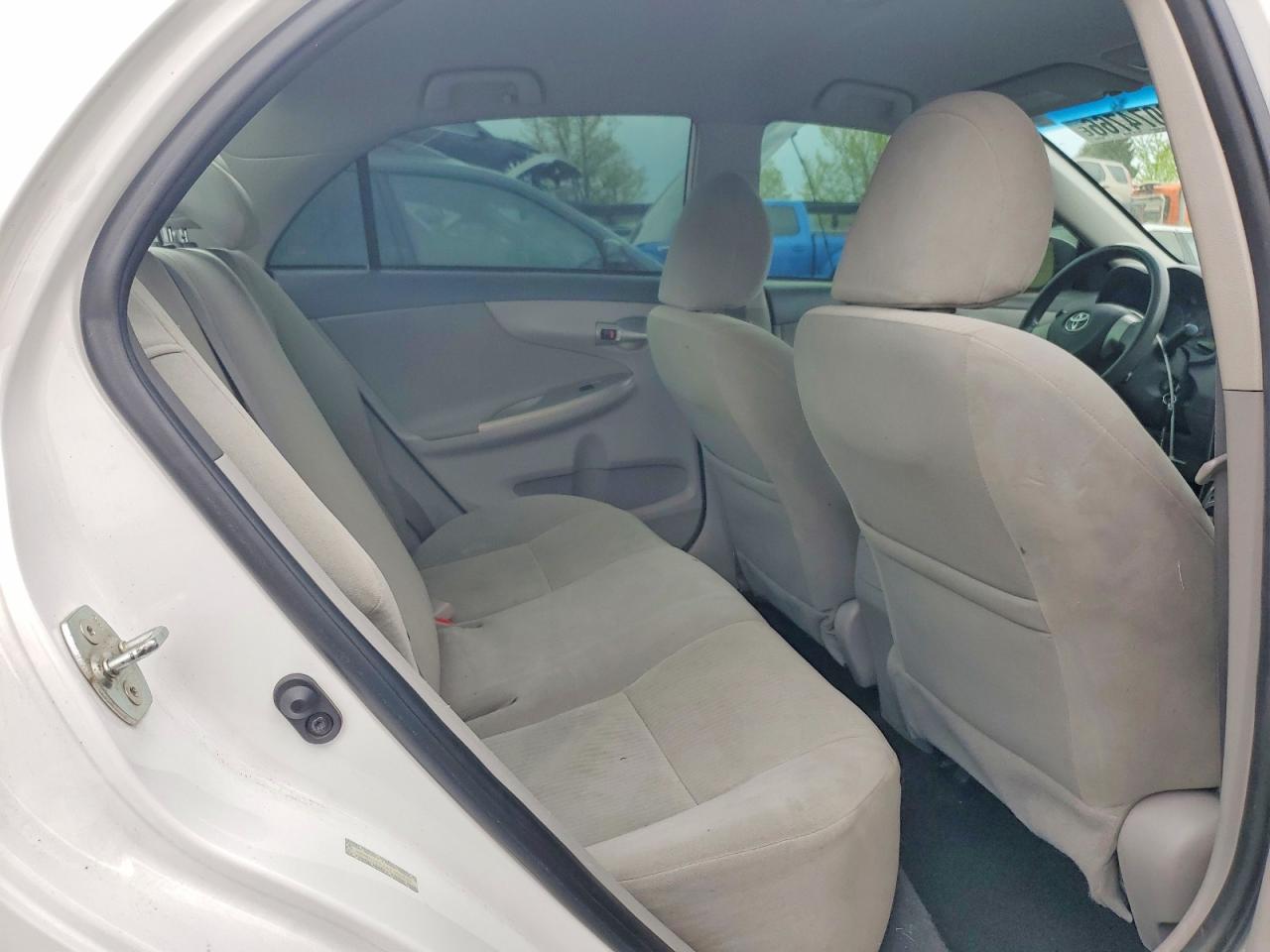 2010 TOYOTA COROLLA LE photo 19
