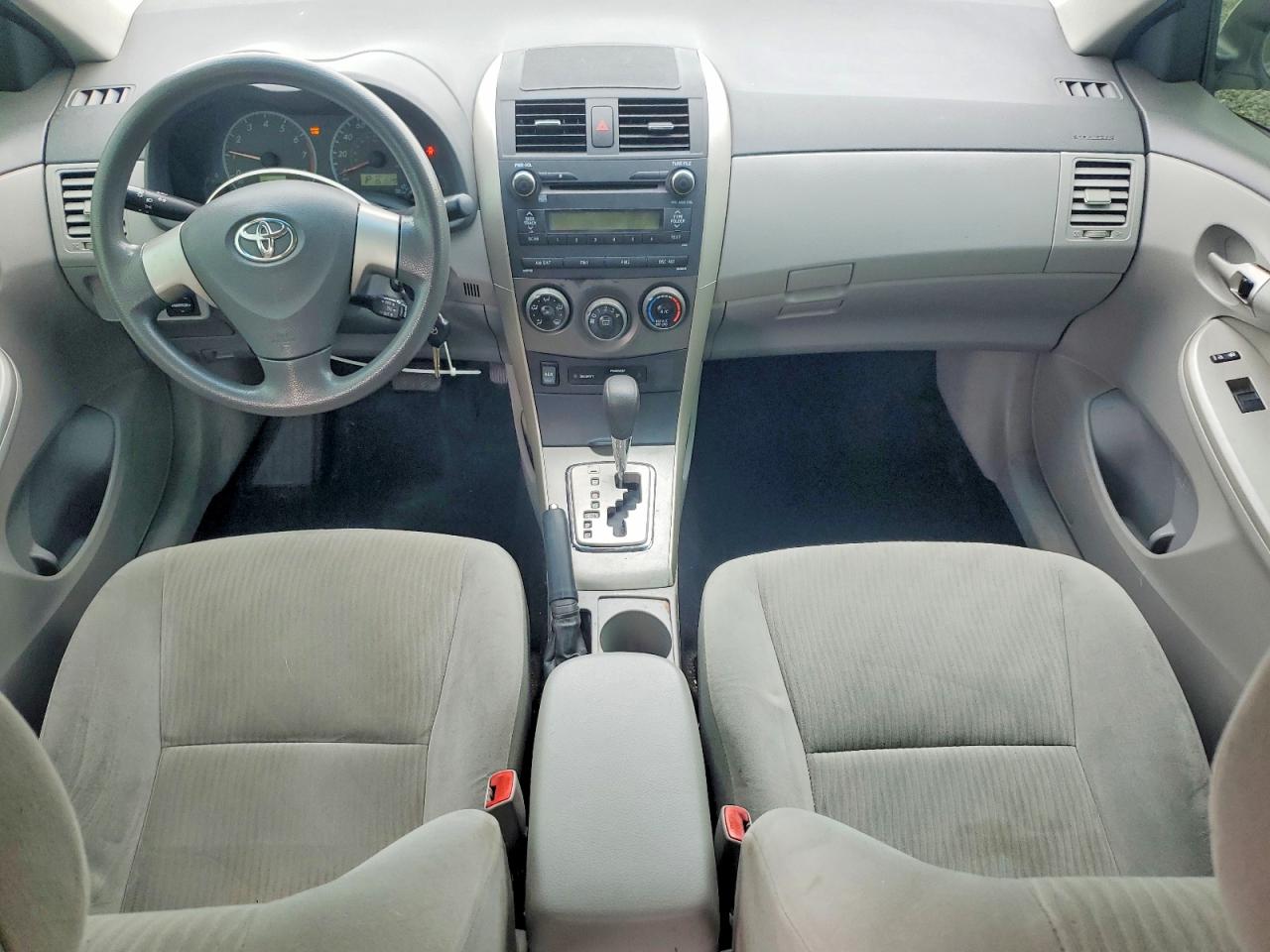 2010 TOYOTA COROLLA LE photo 15