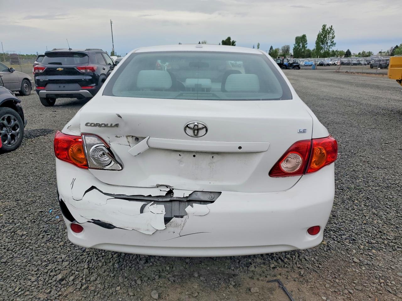 2010 TOYOTA COROLLA LE photo 11