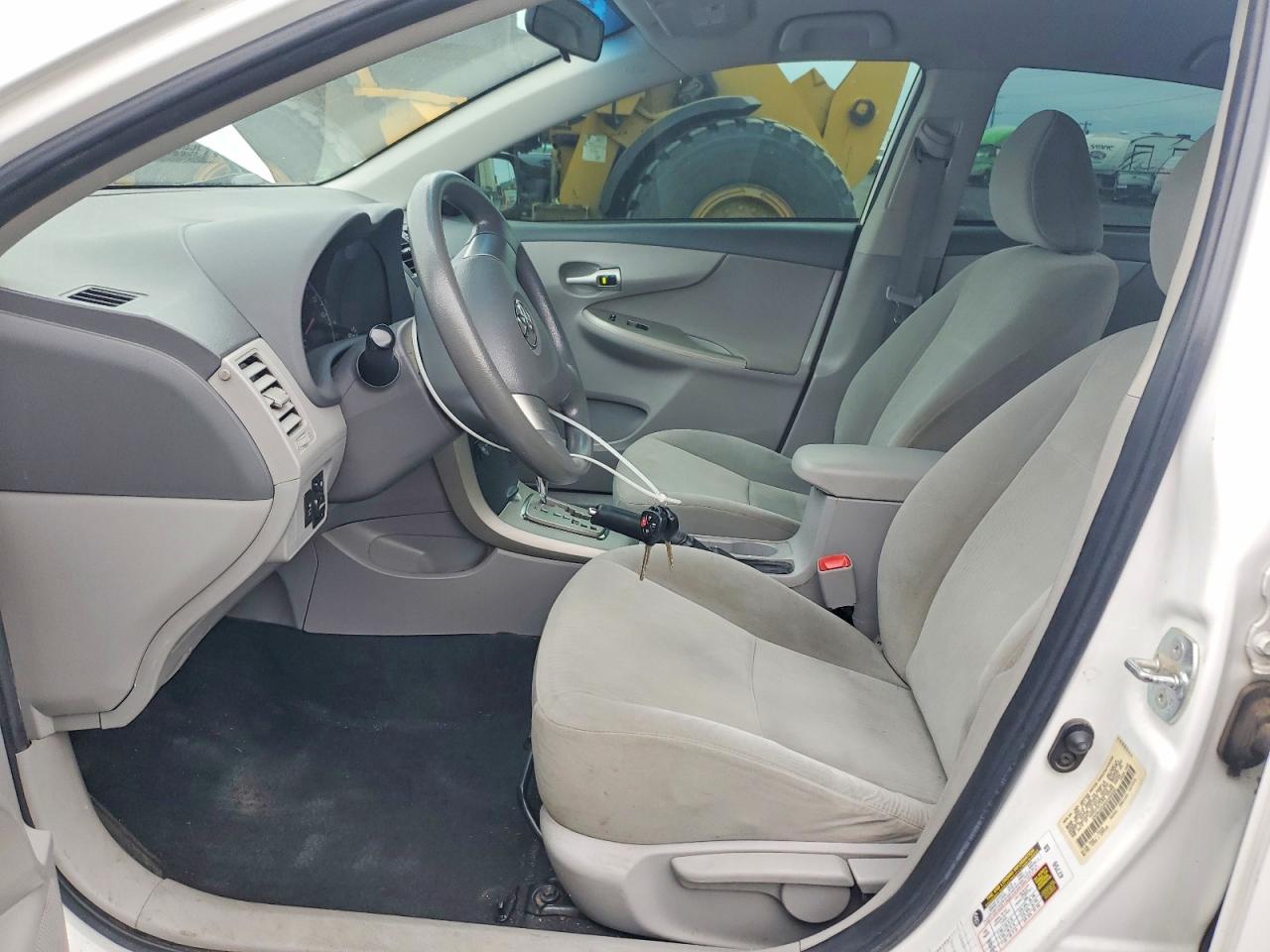 2010 TOYOTA COROLLA LE photo 13