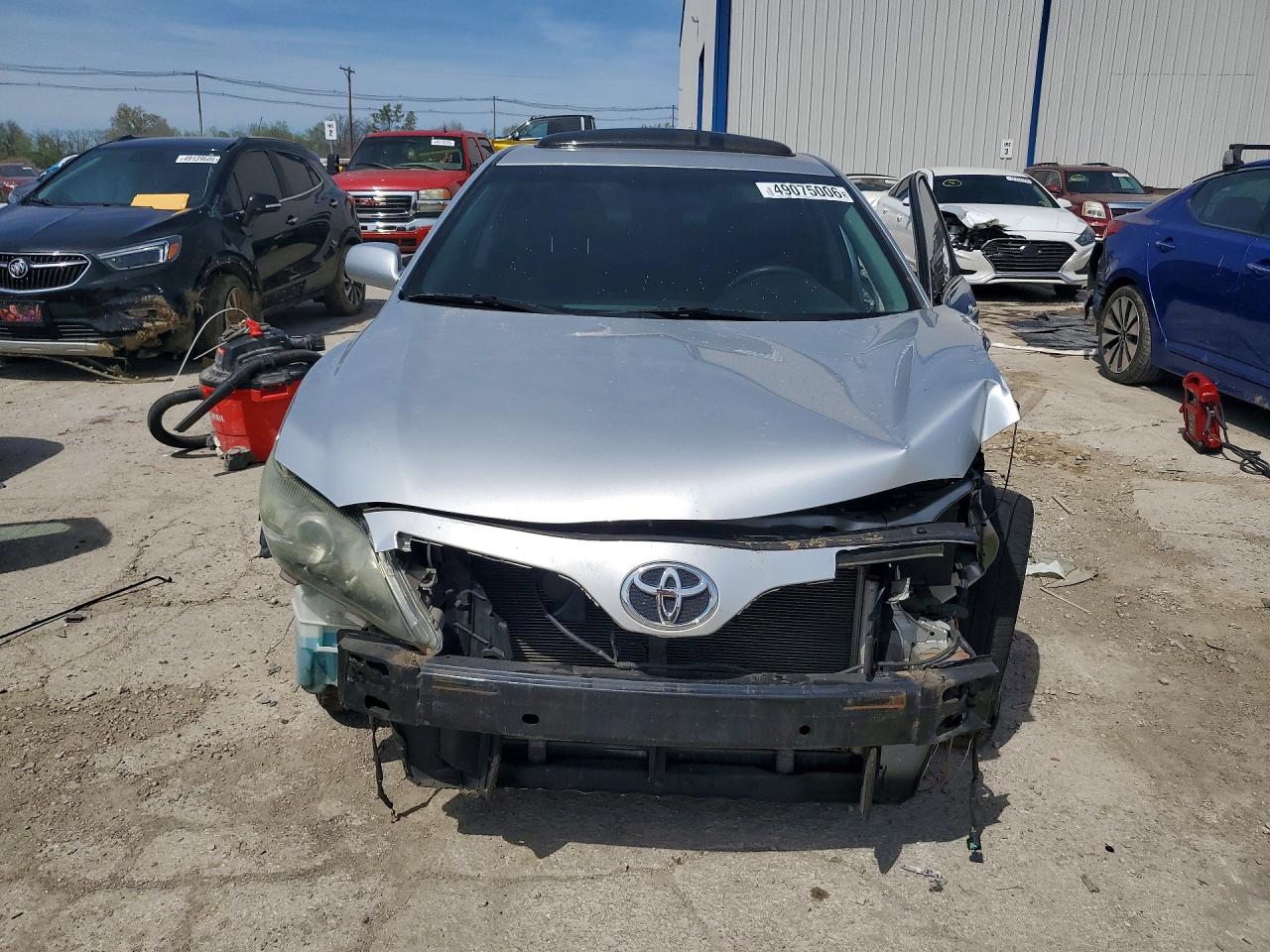 2011 TOYOTA CAMRY SE photo 9