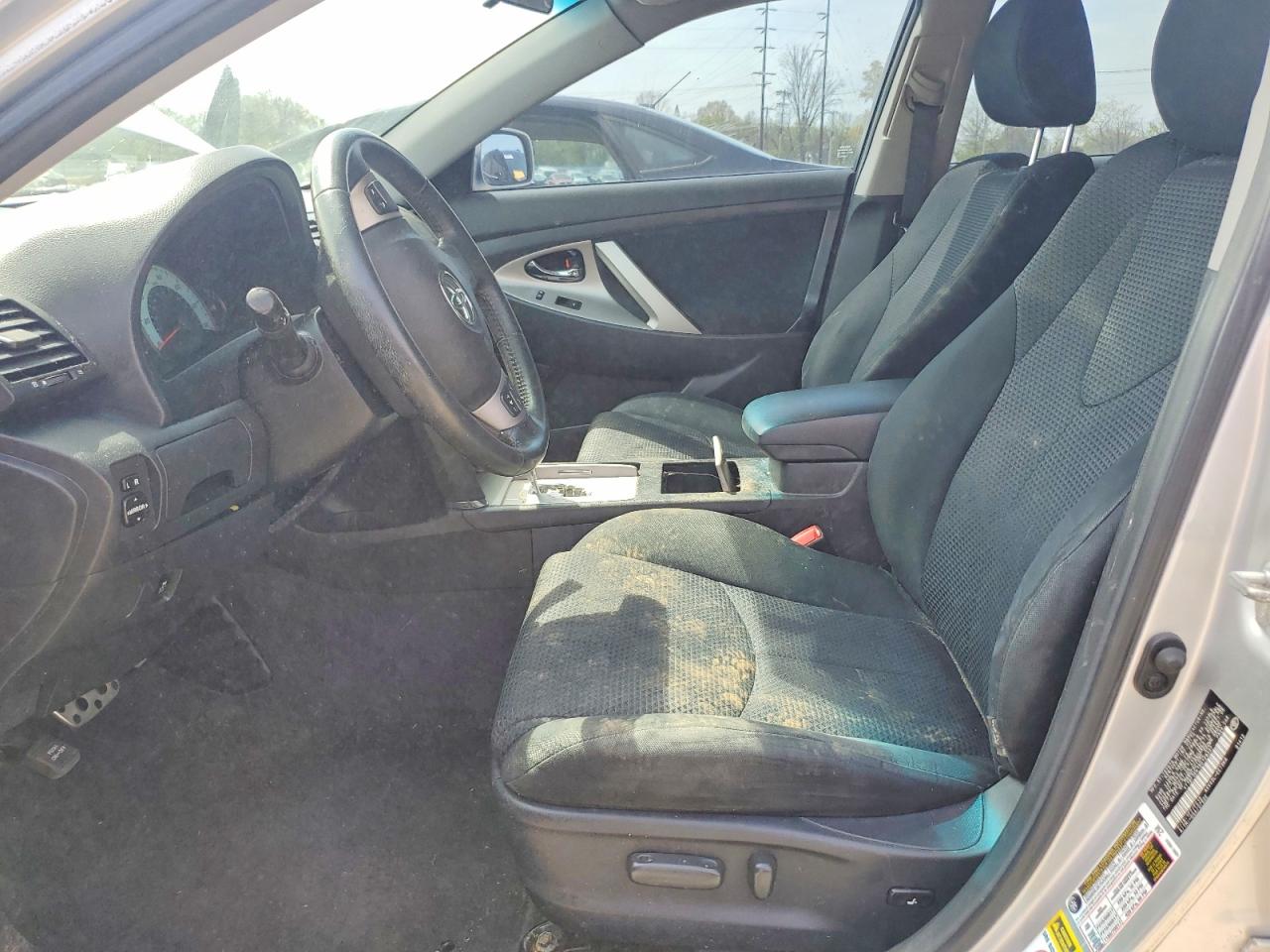 2011 TOYOTA CAMRY SE photo 13