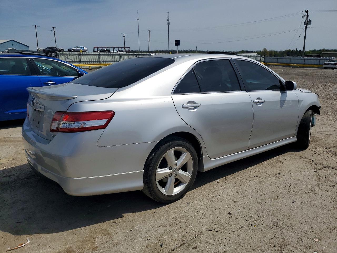 2011 TOYOTA CAMRY SE photo 5