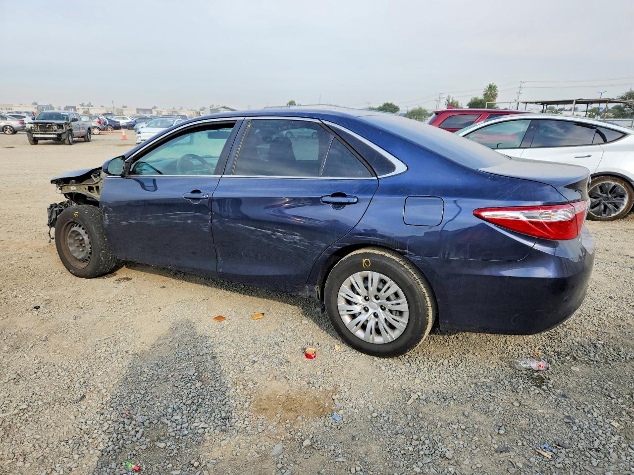 2015 TOYOTA CAMRY LE photo 2
