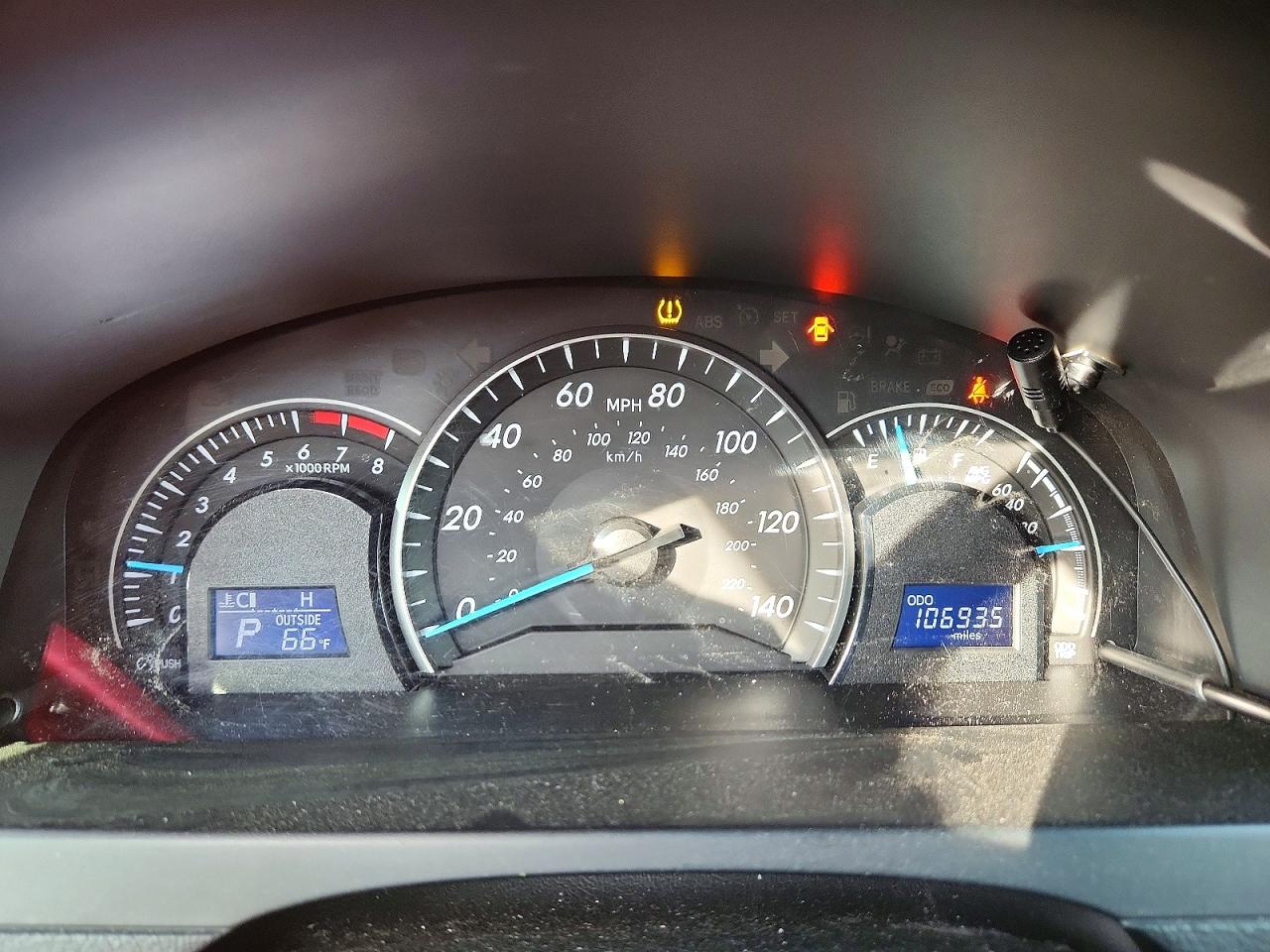 2015 TOYOTA CAMRY LE photo 9