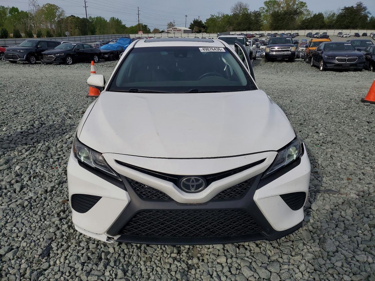 2018 TOYOTA CAMRY SE photo 5