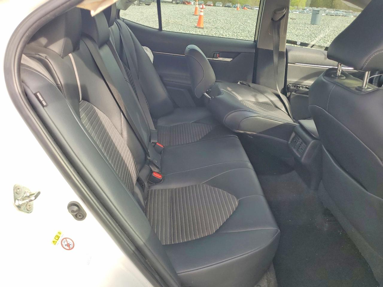 2018 TOYOTA CAMRY SE photo 10