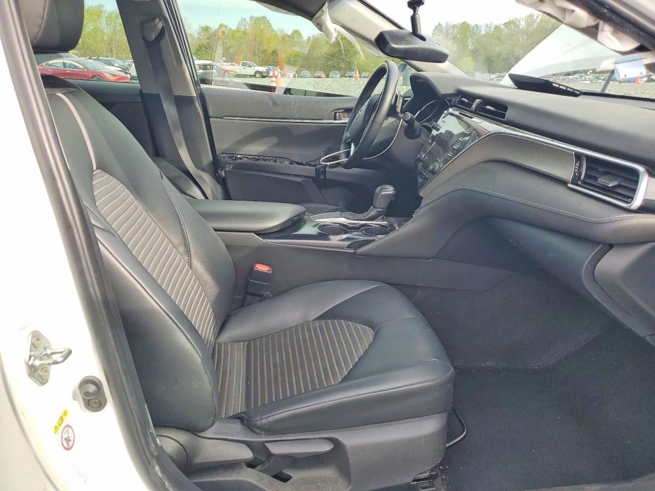 2018 TOYOTA CAMRY SE photo 7