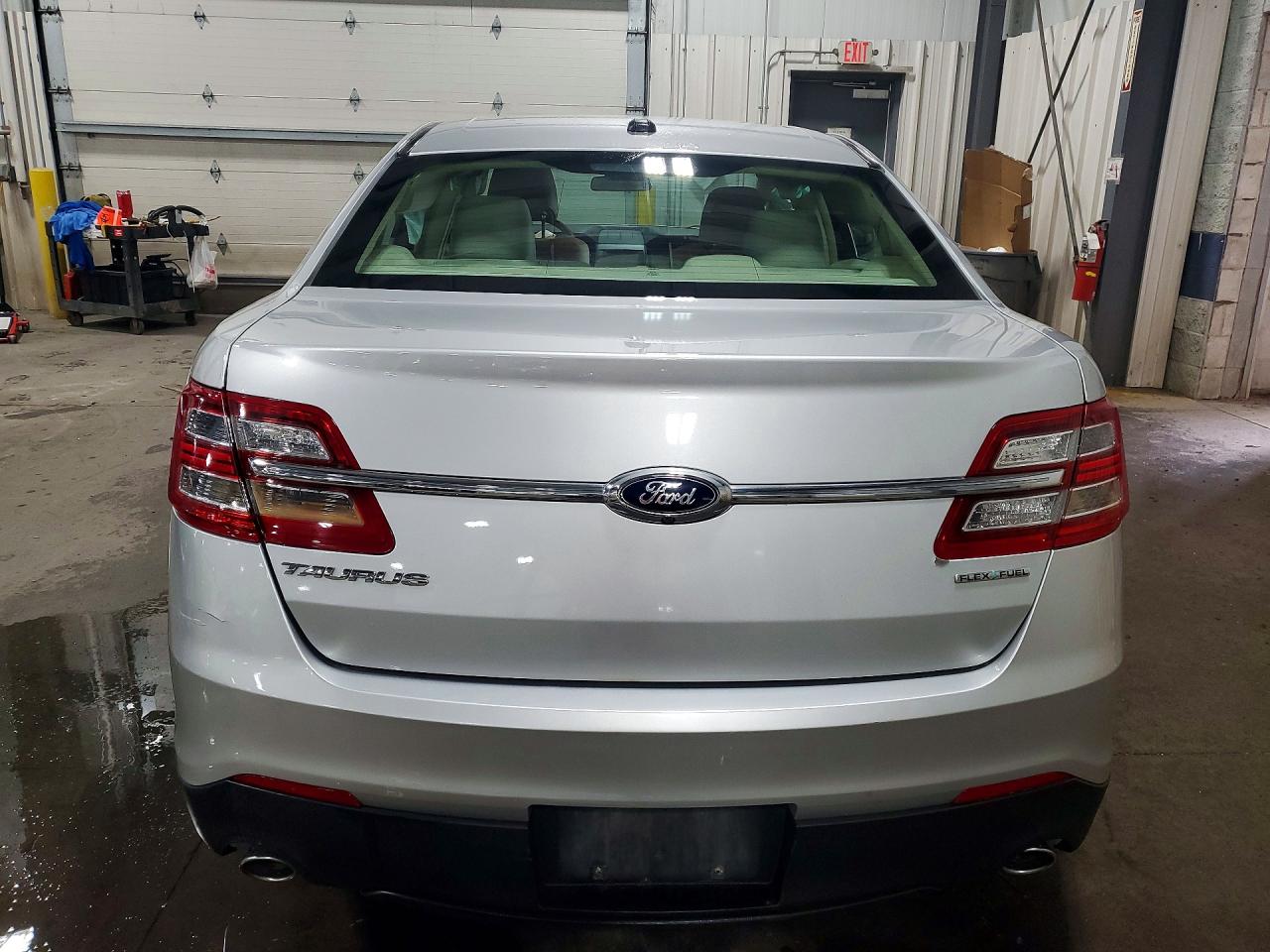 2015 FORD TAURUS SE photo 11