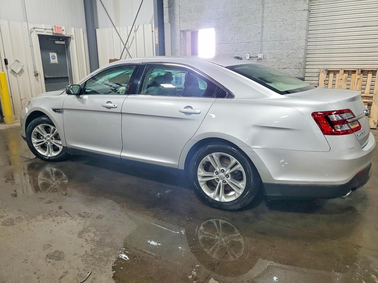 2015 FORD TAURUS SE photo 3