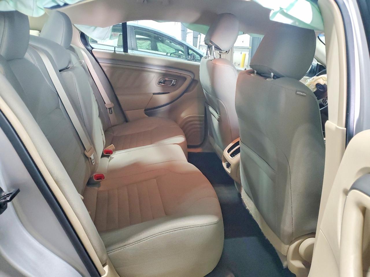 2015 FORD TAURUS SE photo 19