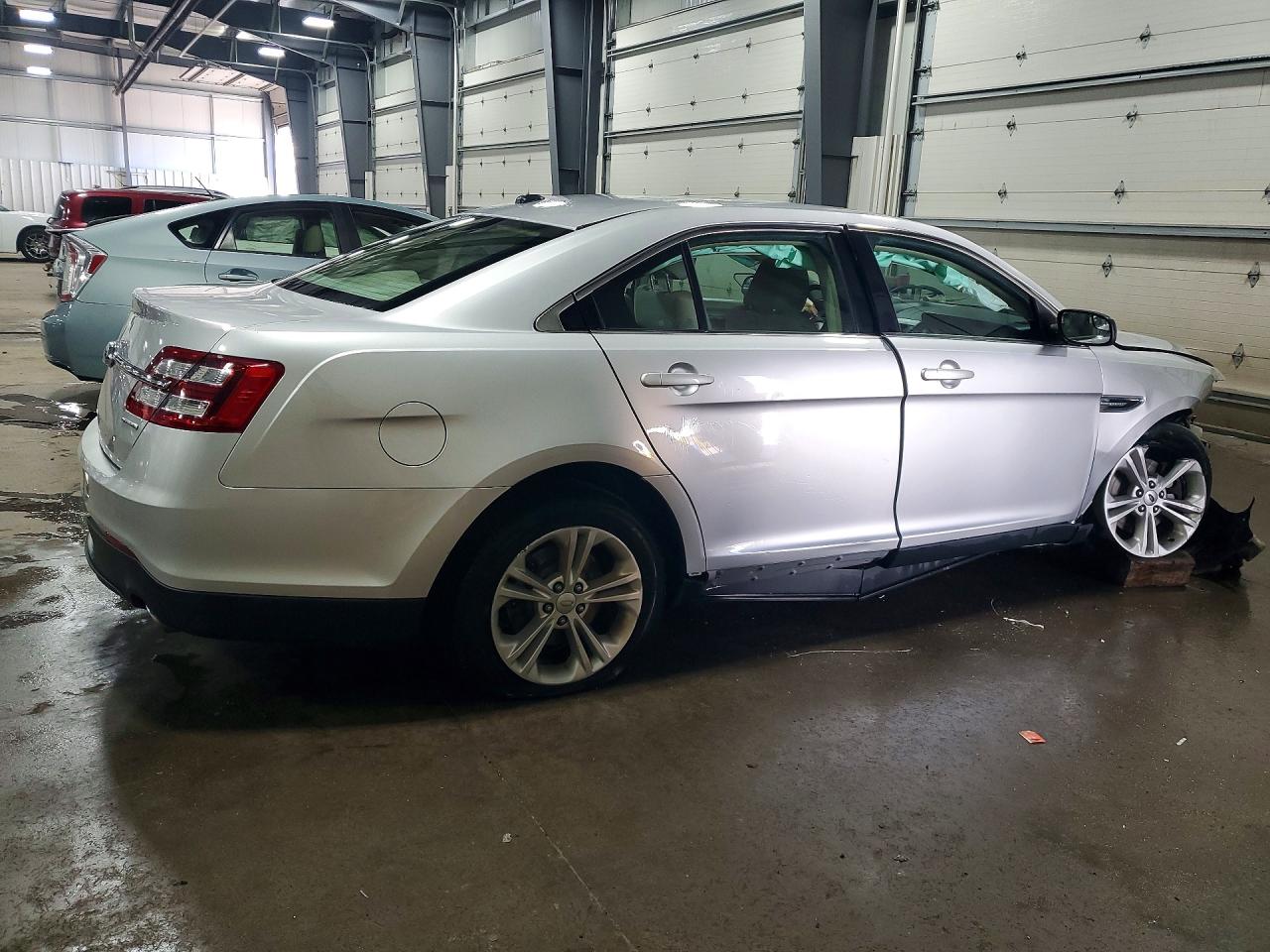 2015 FORD TAURUS SE photo 5