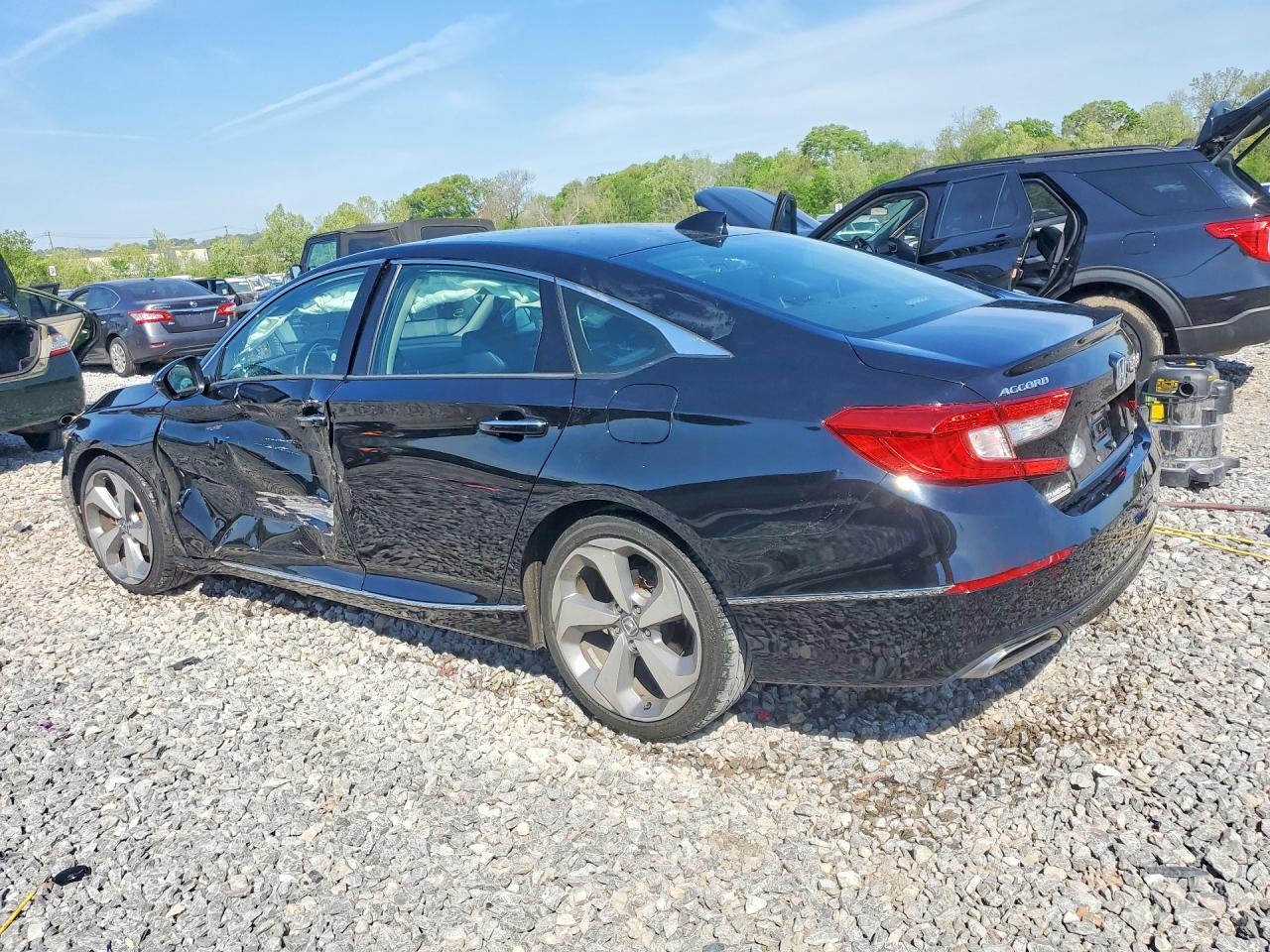 2018 HONDA ACCORD TOURING photo 2