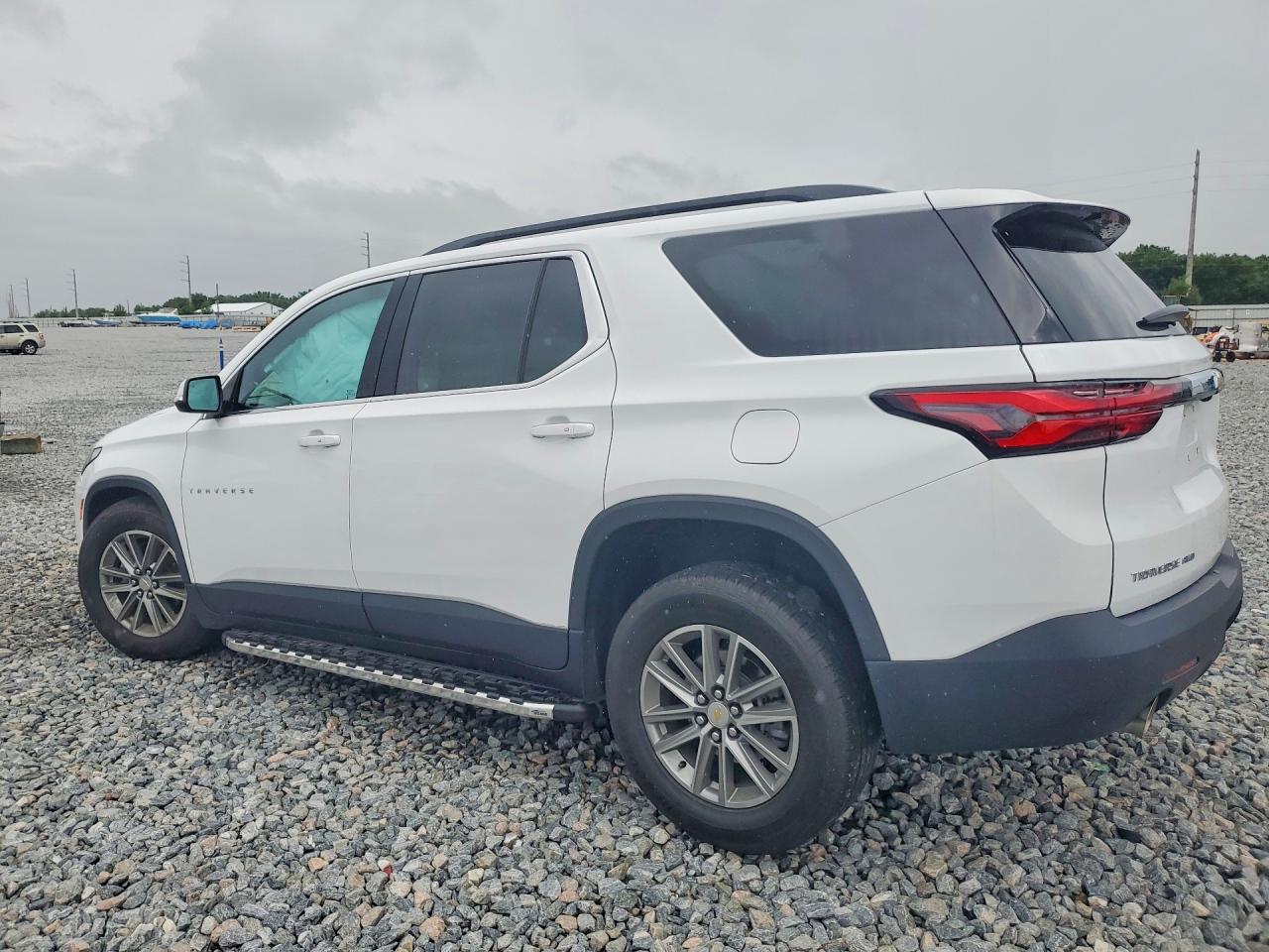 2023 CHEVROLET TRAVERSE LT photo 4