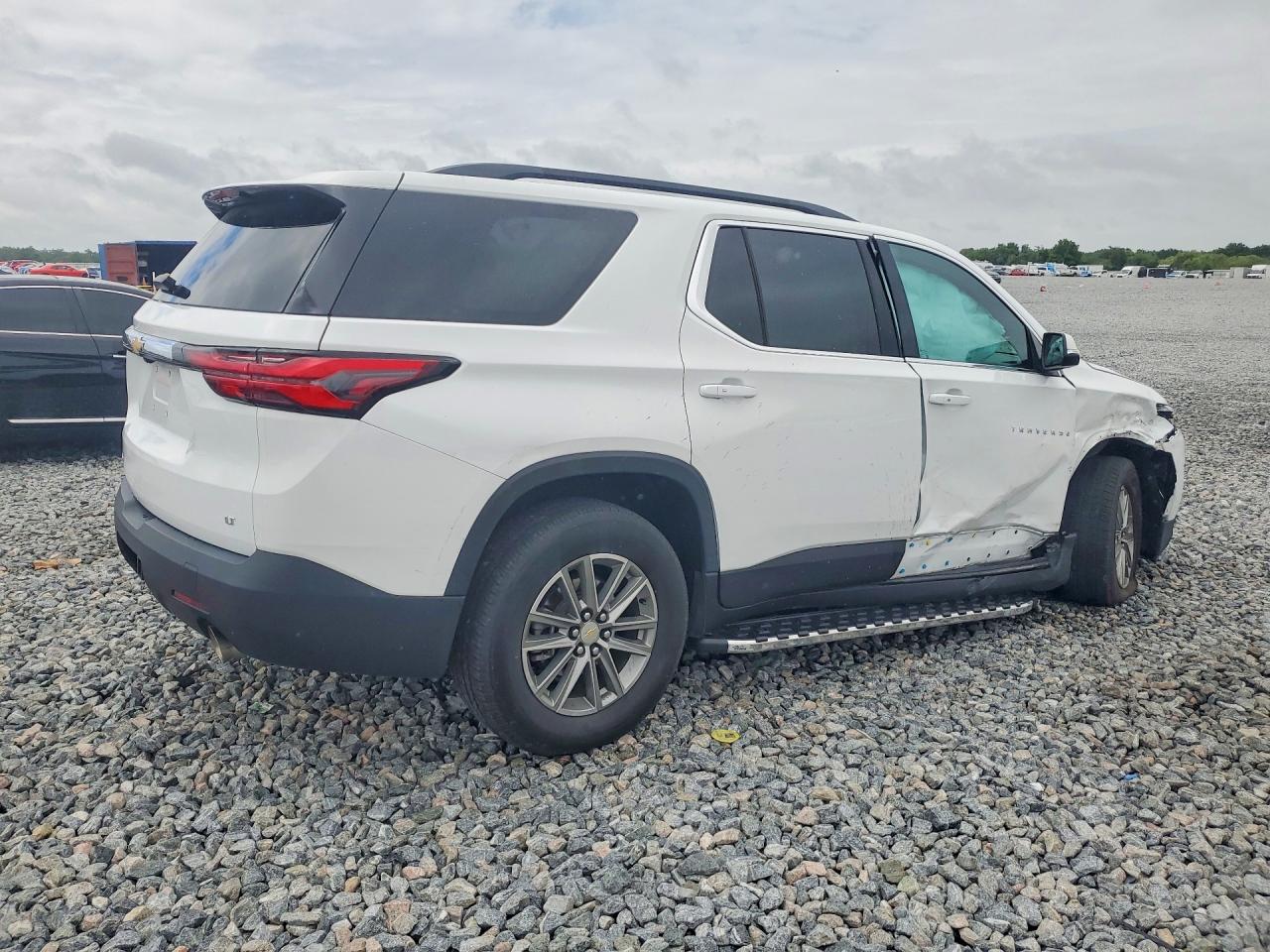 2023 CHEVROLET TRAVERSE LT photo 7