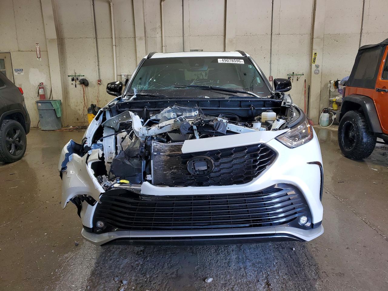 2024 TOYOTA HIGHLANDER XSE photo 9