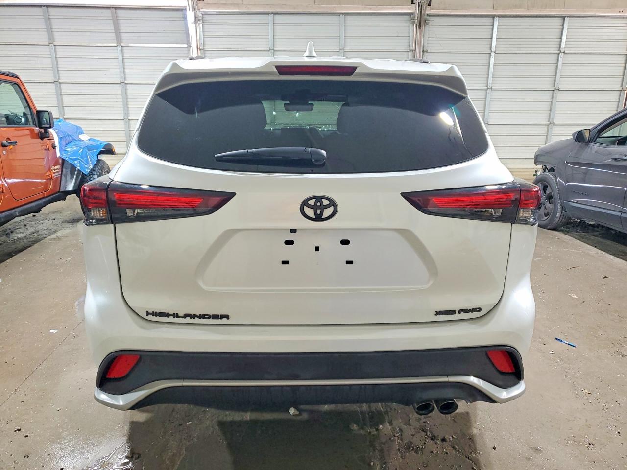 2024 TOYOTA HIGHLANDER XSE photo 11