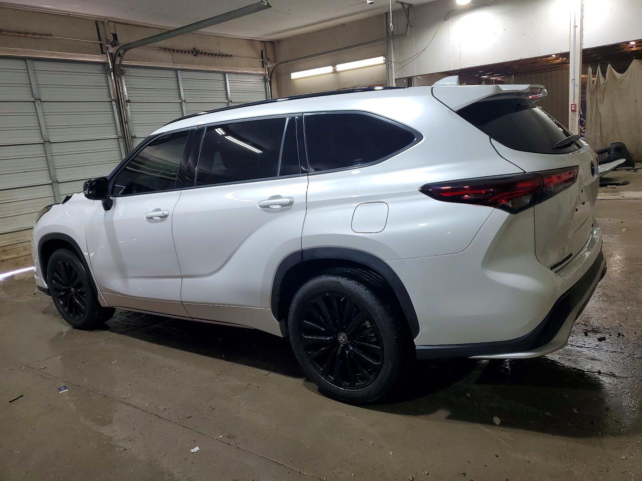2024 TOYOTA HIGHLANDER XSE photo 3