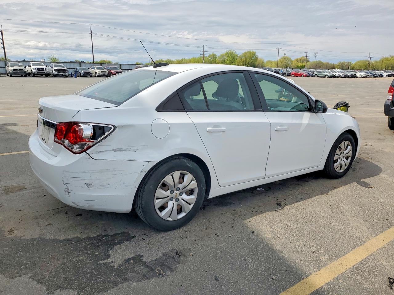 2015 CHEVROLET CRUZE LS photo 3