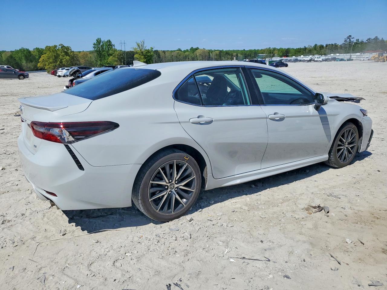 2023 TOYOTA CAMRY SE photo 3