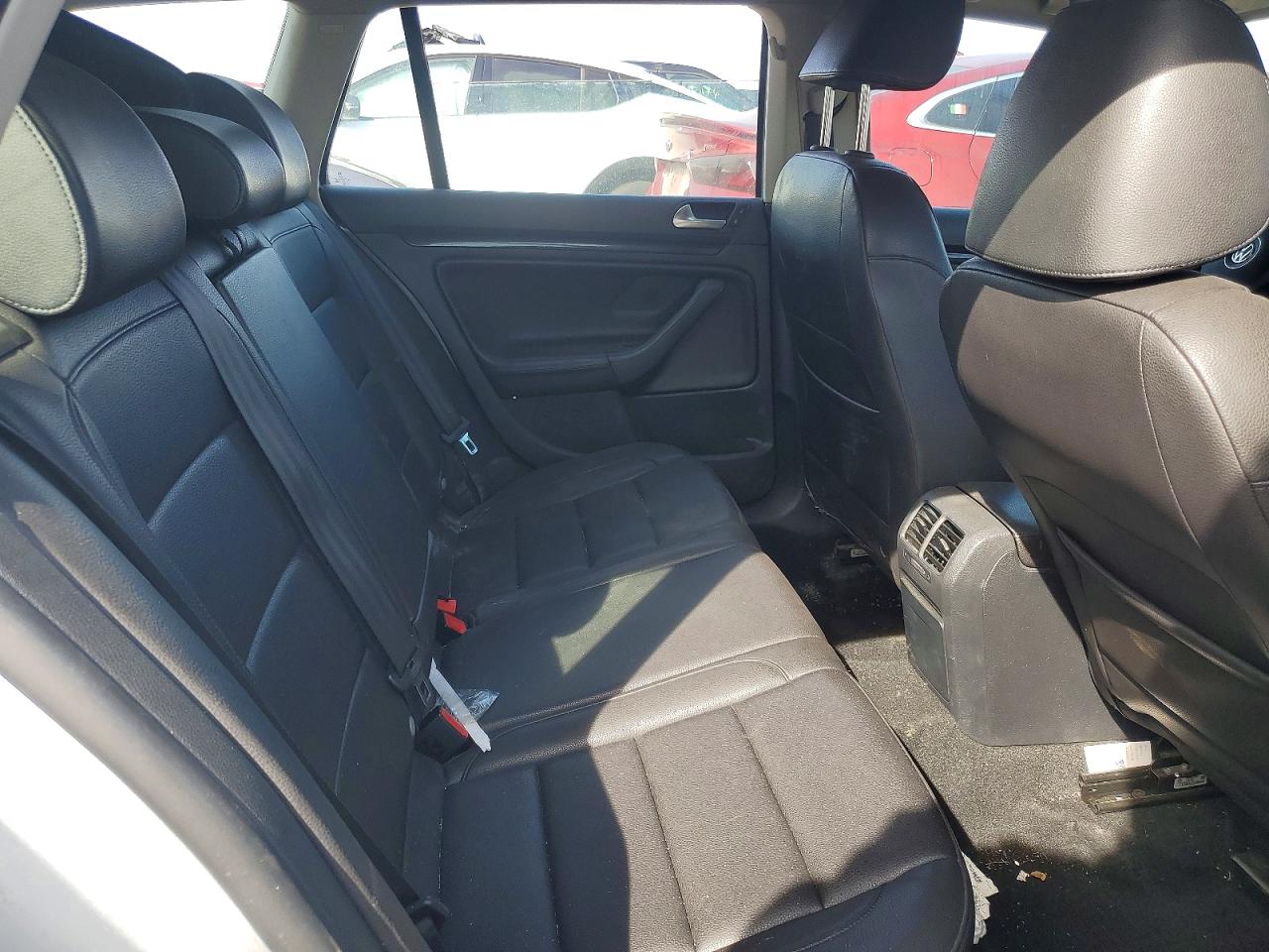 2014 VOLKSWAGEN JETTA TDI photo 28