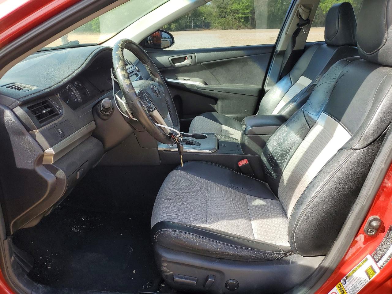 2012 TOYOTA CAMRY SE photo 13