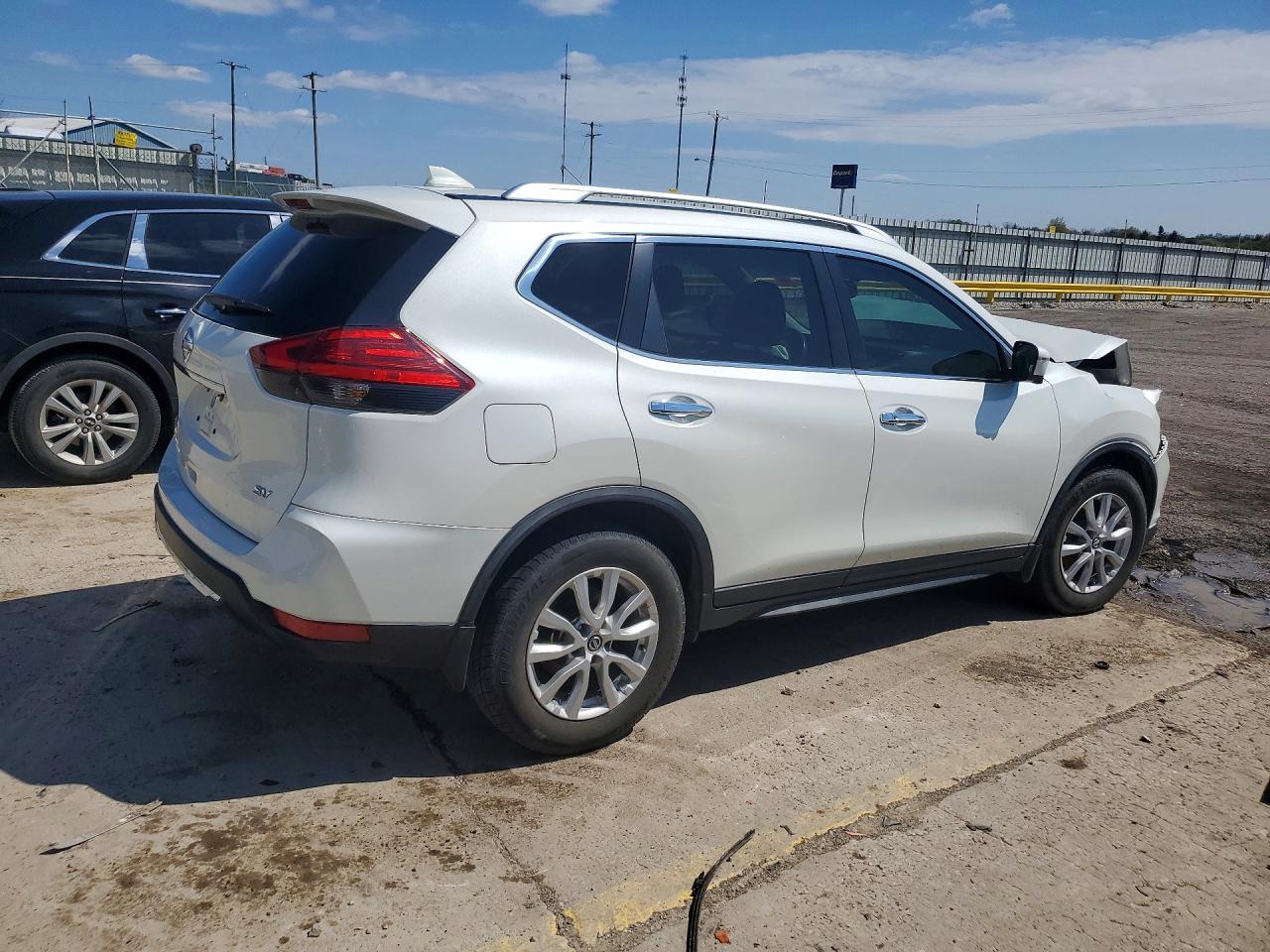 2017 NISSAN ROGUE SV photo 5