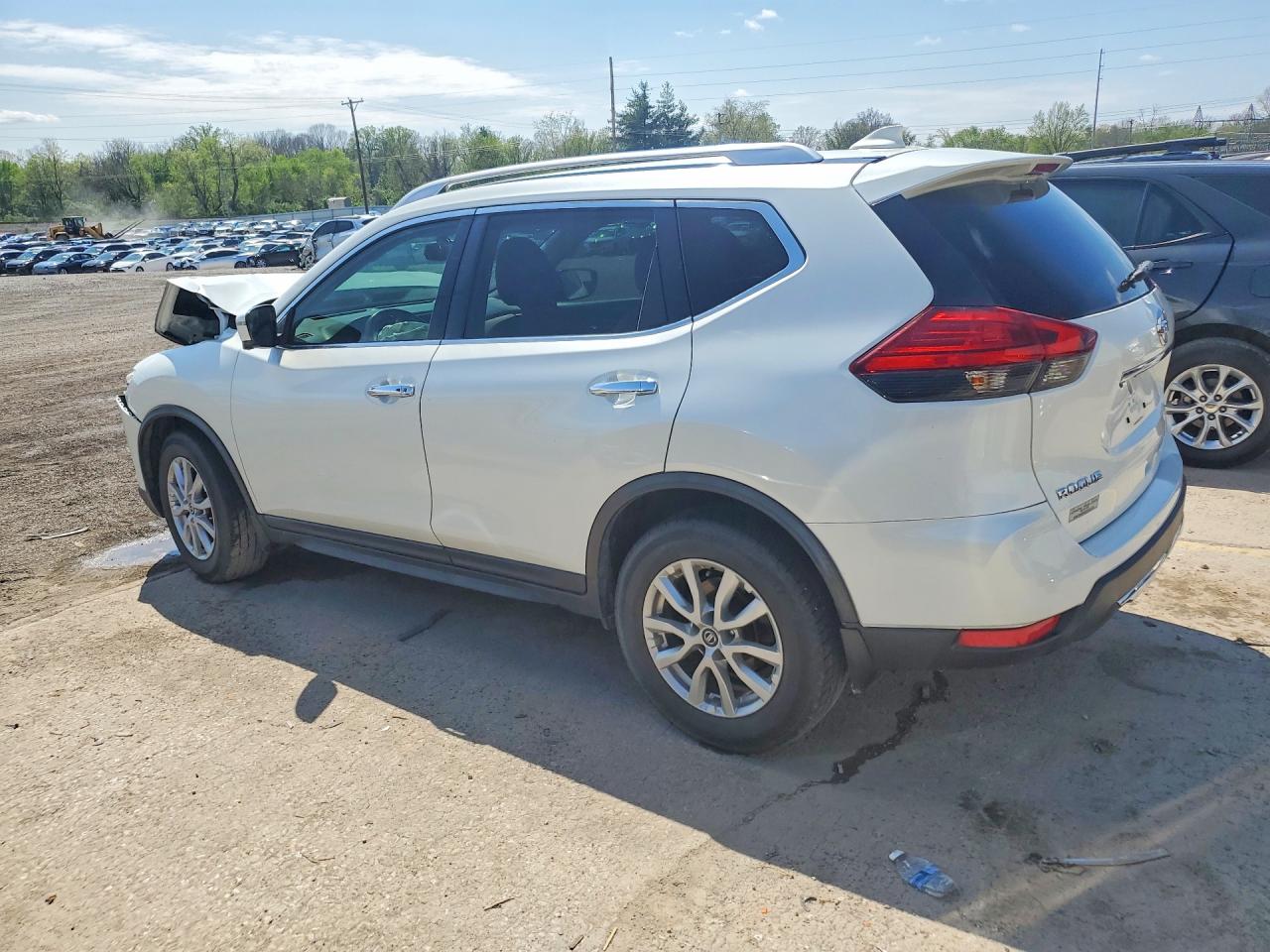 2017 NISSAN ROGUE SV photo 3