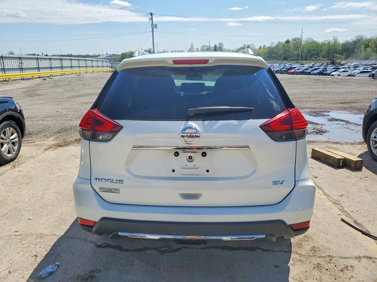 2017 NISSAN ROGUE SV photo 11