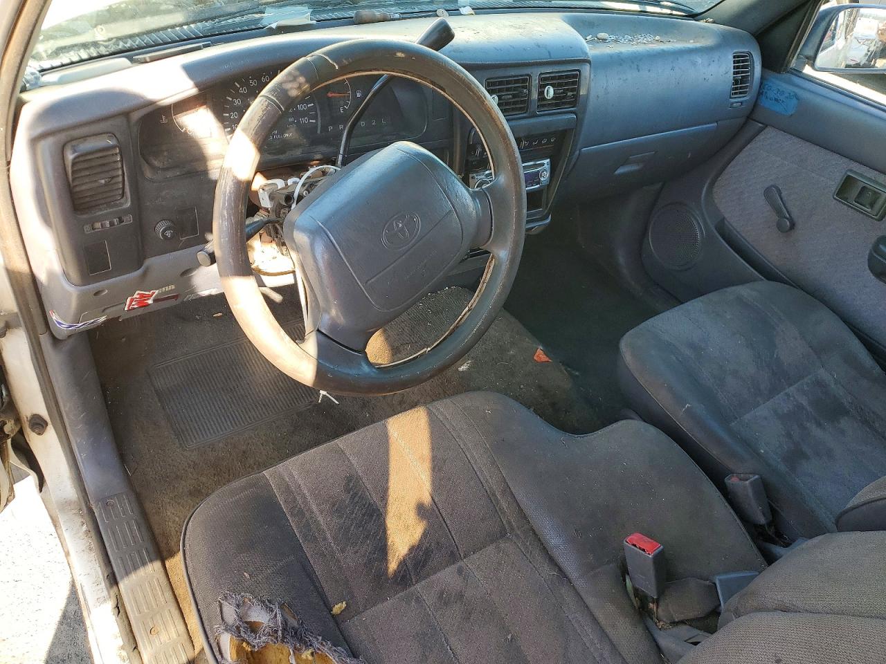 1997 TOYOTA TACOMA BASE photo 22