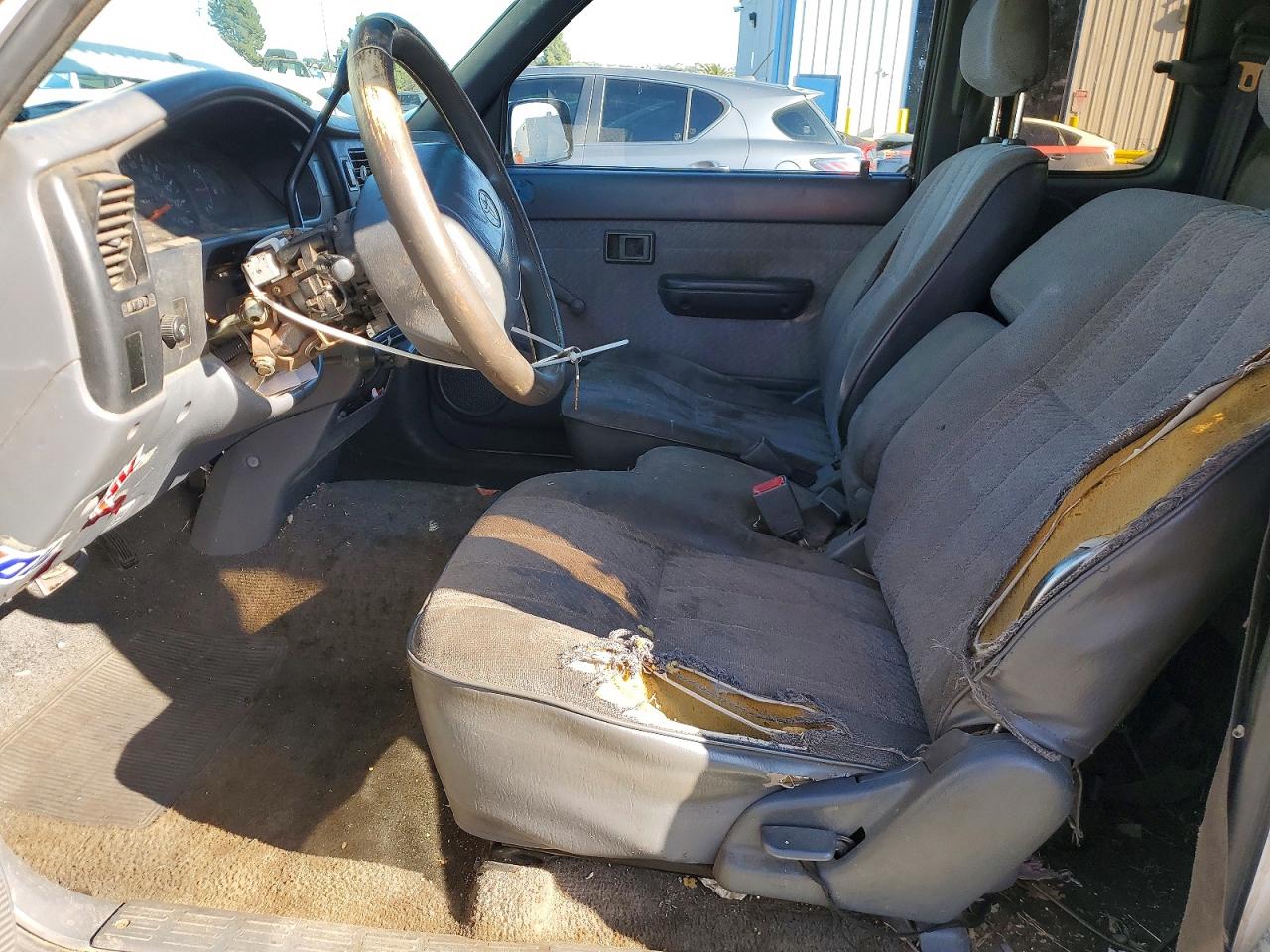 1997 TOYOTA TACOMA BASE photo 19